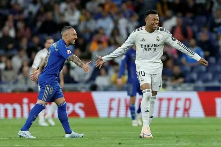 【皇马 2-0 奥维耶多】西甲赛场迎来一场看点分明的对决，赛前积分榜排在第 2 