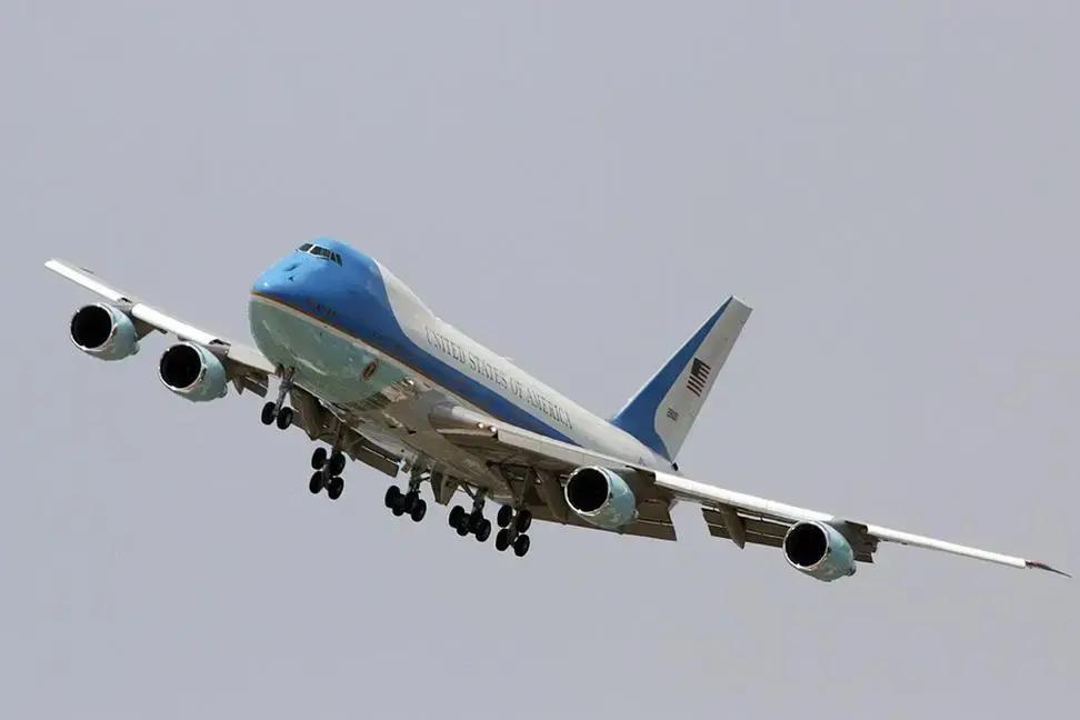 最近德国媒体爆出个大新闻，德国联邦情报局居然在好几年里偷偷截获了美国前总统奥巴马