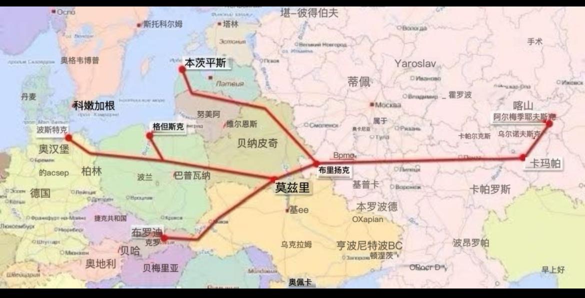 由于乌克兰用无人机、导弹大规模袭击俄罗斯炼油厂，俄罗斯汽油短缺，价格暴涨。
作为