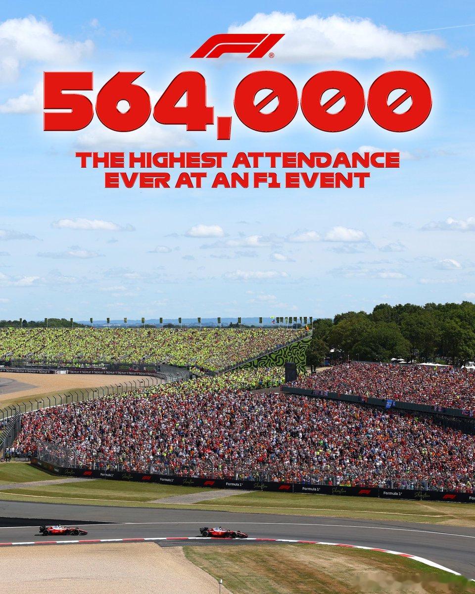 2026年F1英国大奖赛的比赛周末总计有564000人次到场观赛，创造了F1历史