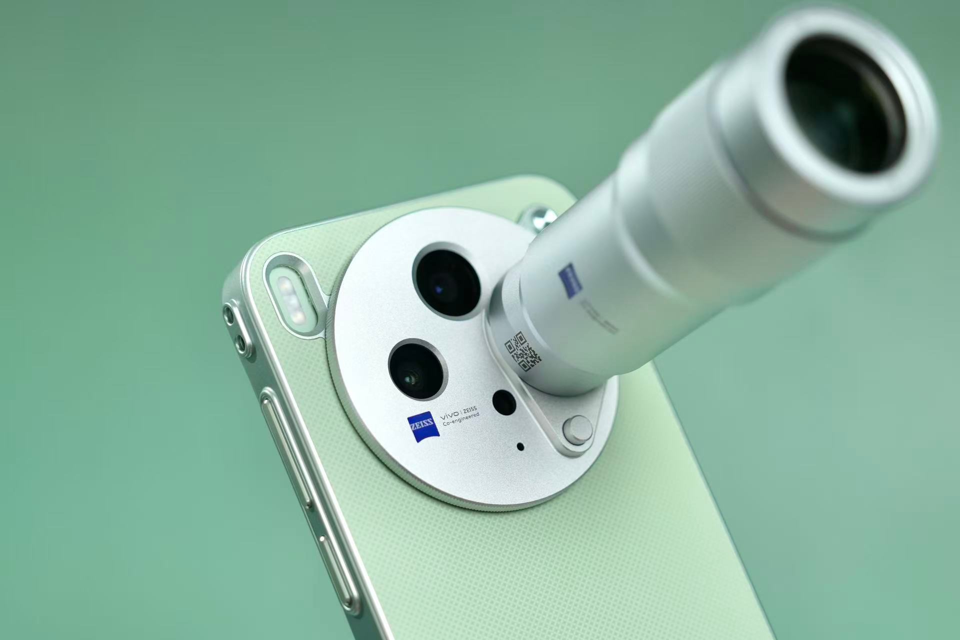 增距镜是出游神器还是累赘出去玩带不带这东西，真的要看你去干嘛。想拍远处风景、动物