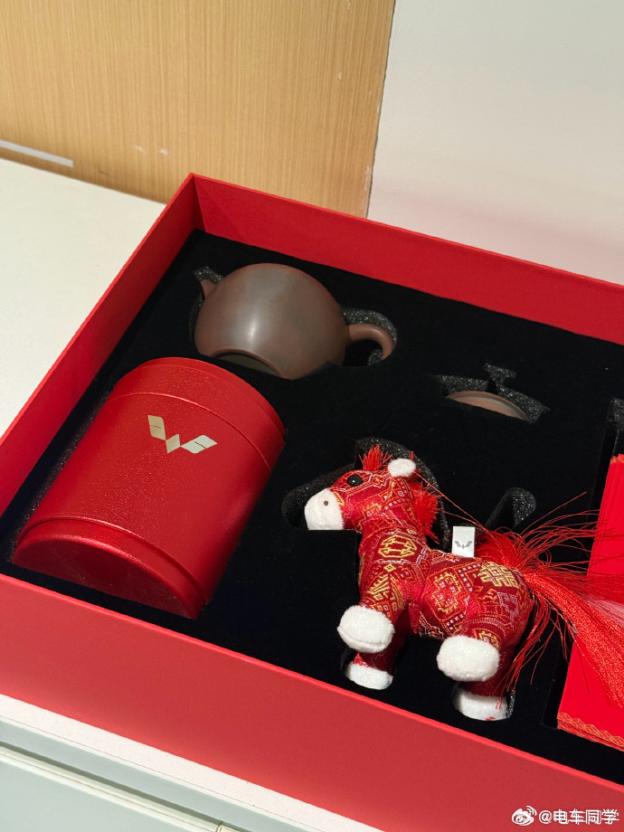 翻遍这条网页链接小鹏GX价格竞猜的微博评论区，居然没有一个人猜对起售价，活动时间