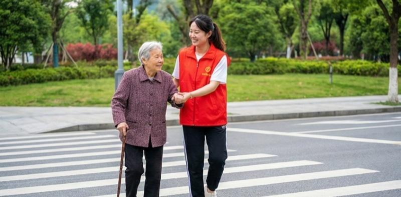 当木玩的奇思妙想遇上山水的诗意画卷，这里便成了现实版的“绿野仙踪”。🌲🧸在云