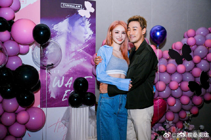 林峯为老婆张馨月庆生 林峯为老婆庆35岁生日，朱亚文等人现身祝贺，张馨月马甲线抢