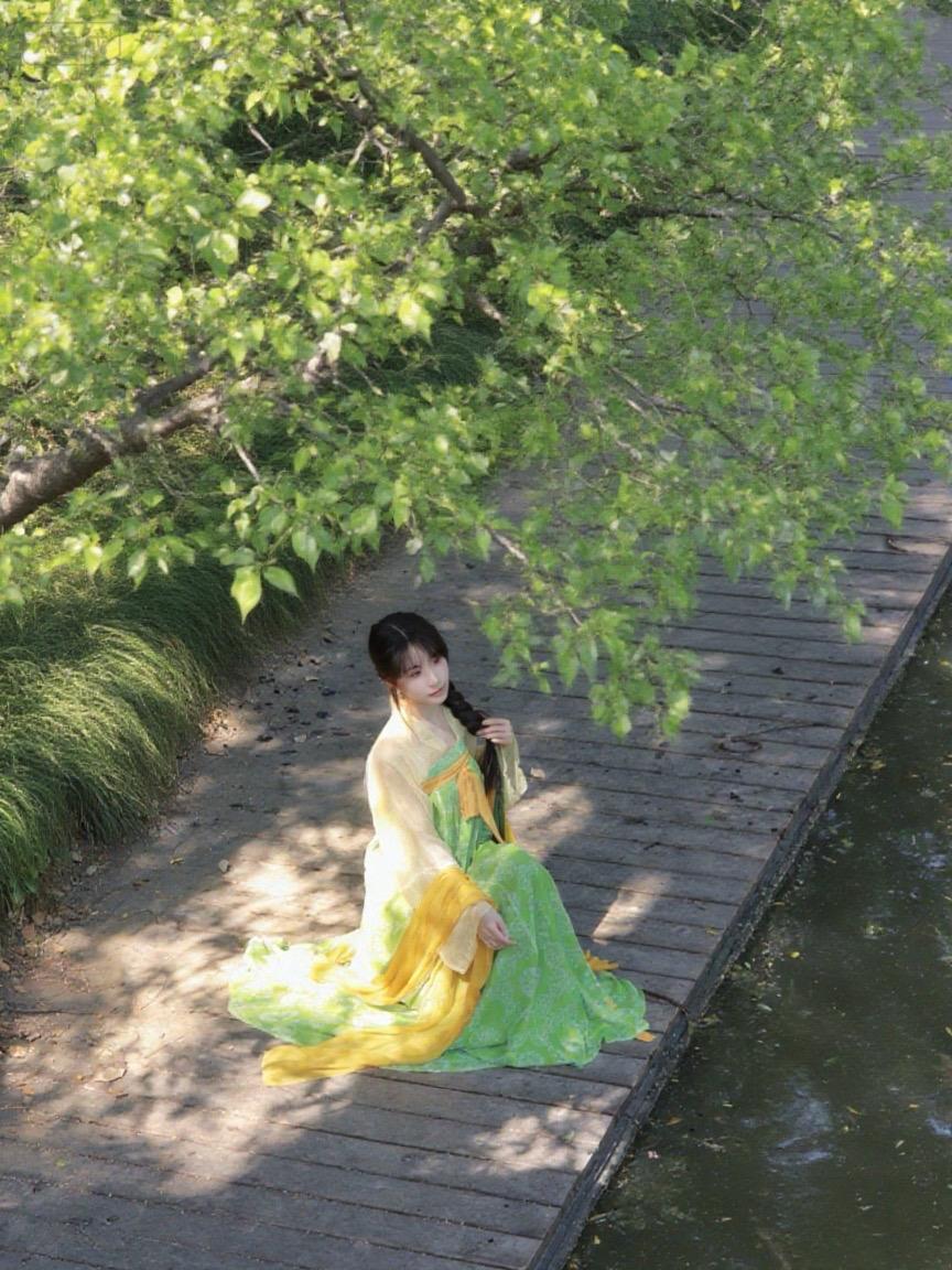 绿 色