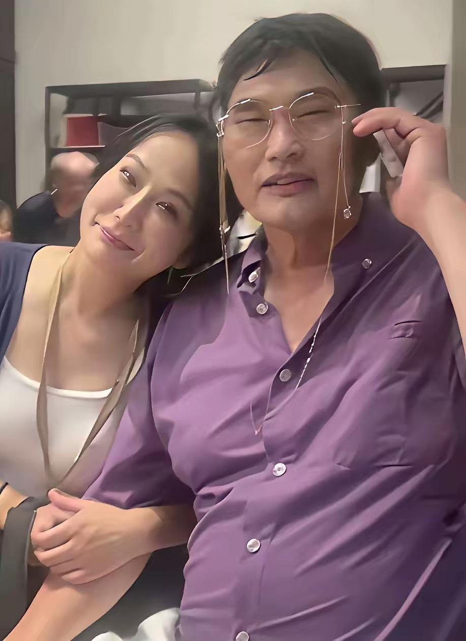 大衣哥
艺术照