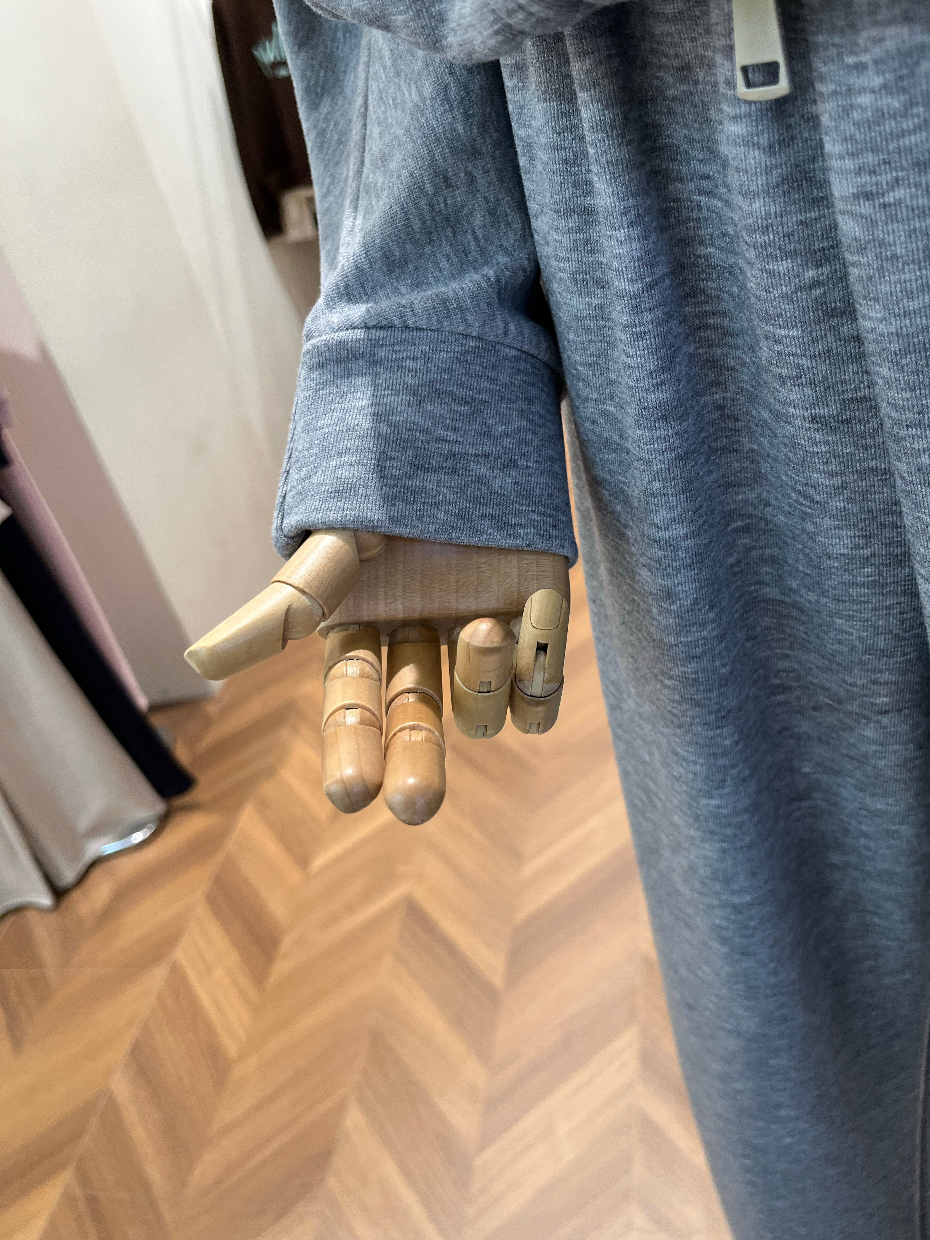 玩了一下别人的手指果不其然被骂了