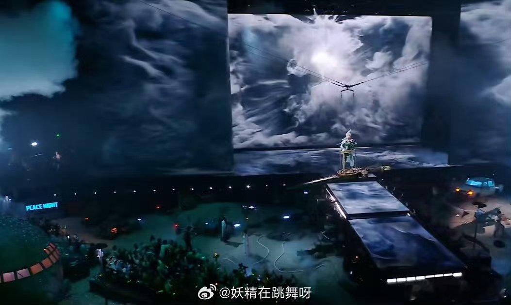吴磊刺激之夜剑来联动舞台很难不为这场联动舞台心动，吴磊一身扮相颇具剑修风骨，挥剑