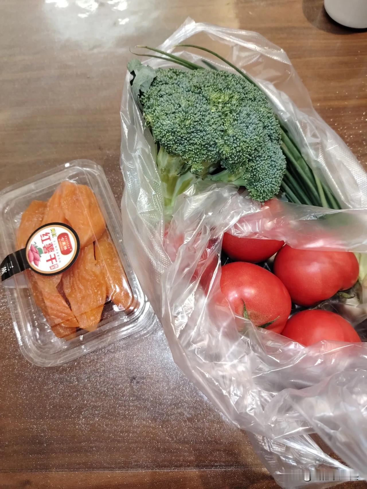 5个番茄差点20元，成都的蔬菜最近涨得这么凶吗？

有一段时间没去买过菜了，今天