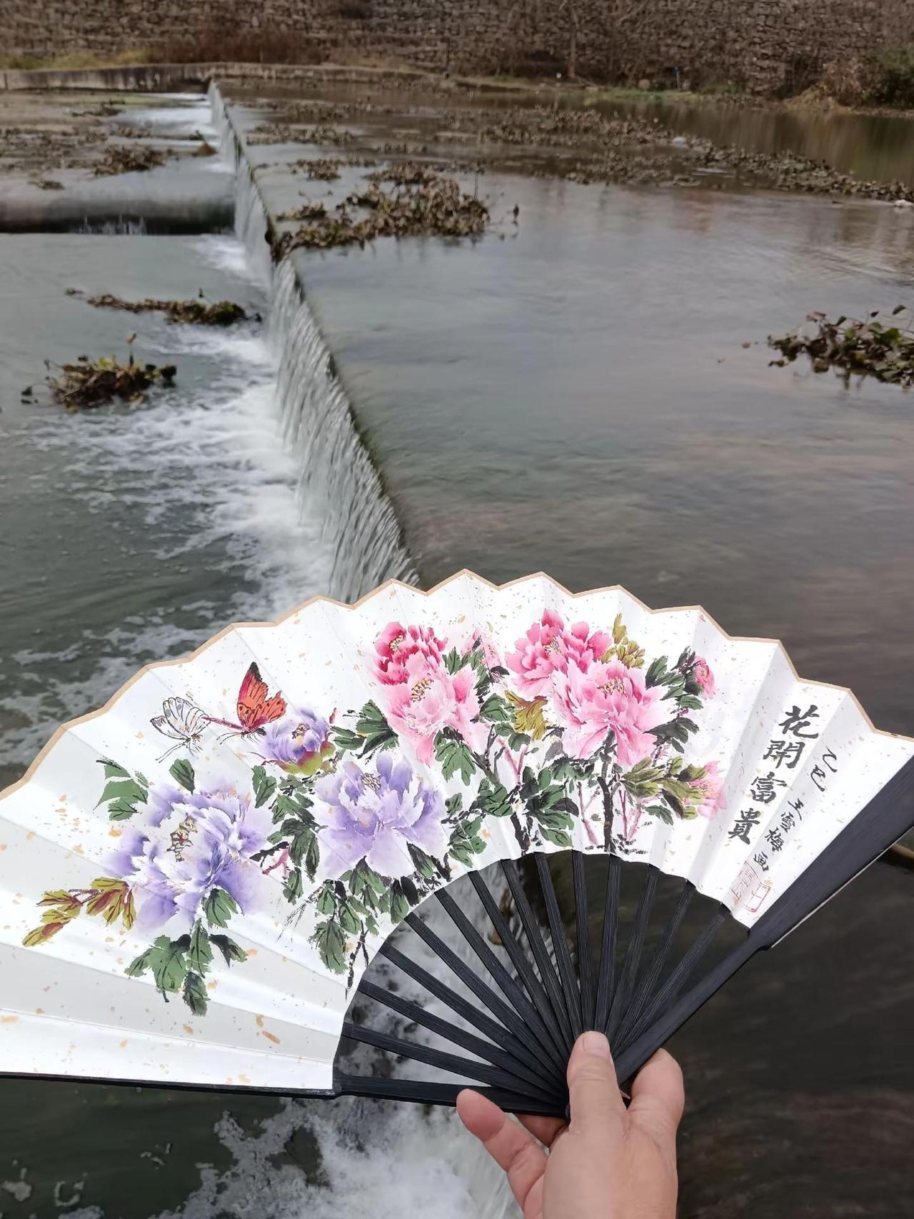 逐个和钓鱼人搭讪，只为防止白色垃圾在母亲河上泛滥。无论是白天和黑夜，我百忙之中还