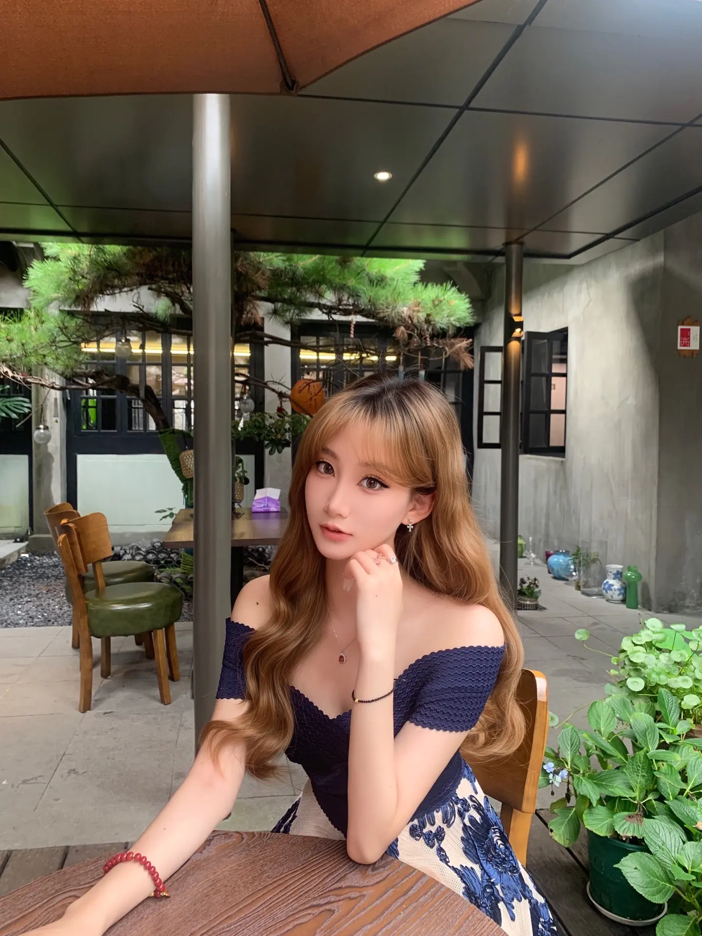 你离别人近就离我远了呀