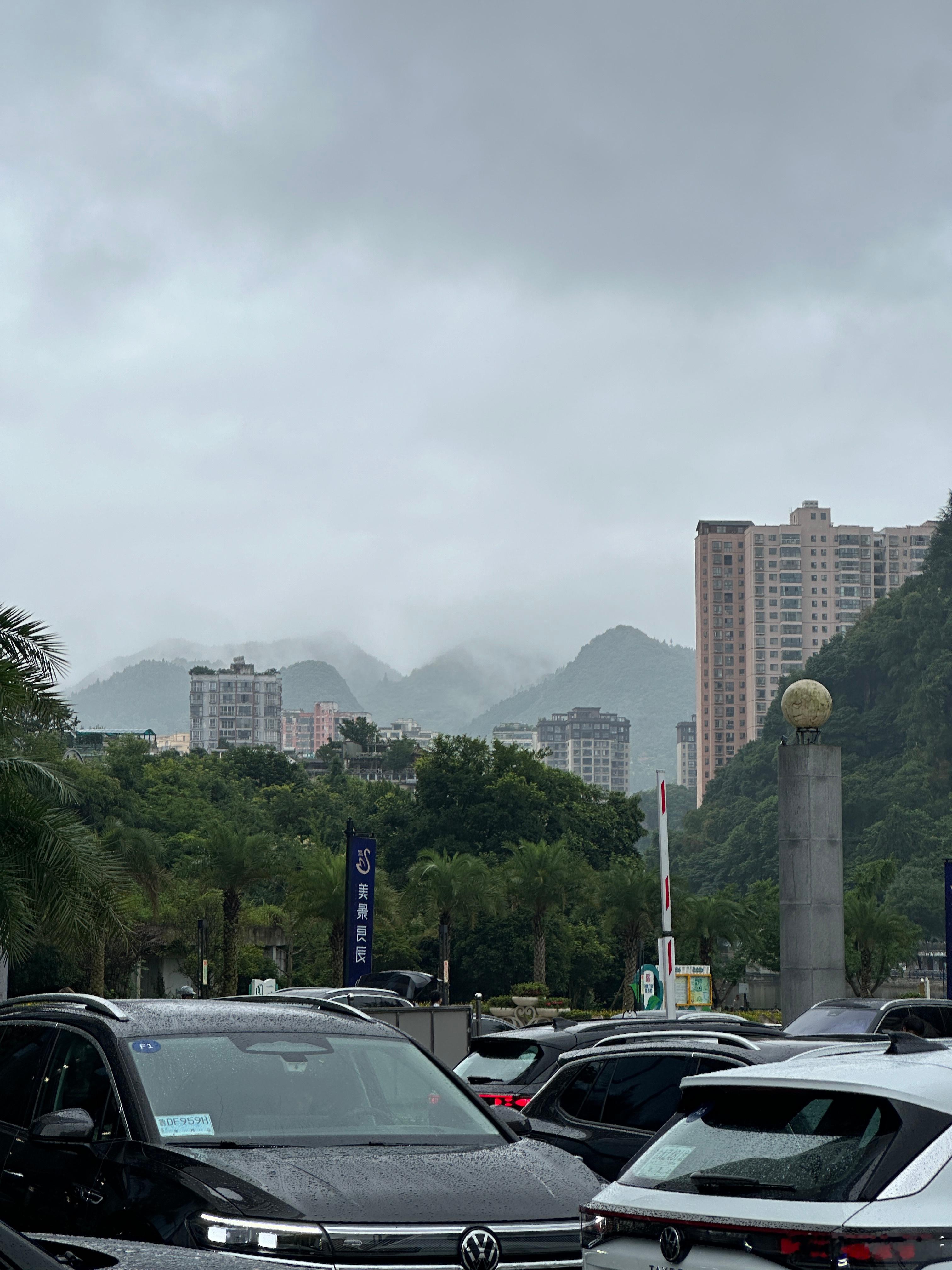 小雨又下上了🌧️出发！向最终目的地进发开启今天的行程～ 六盘水