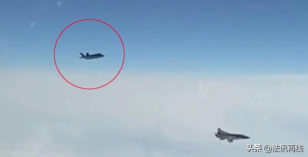俄罗斯核轰炸机16小时巡航逼近英国，北约F-35紧急升空拦截

来源:卢老师聊国