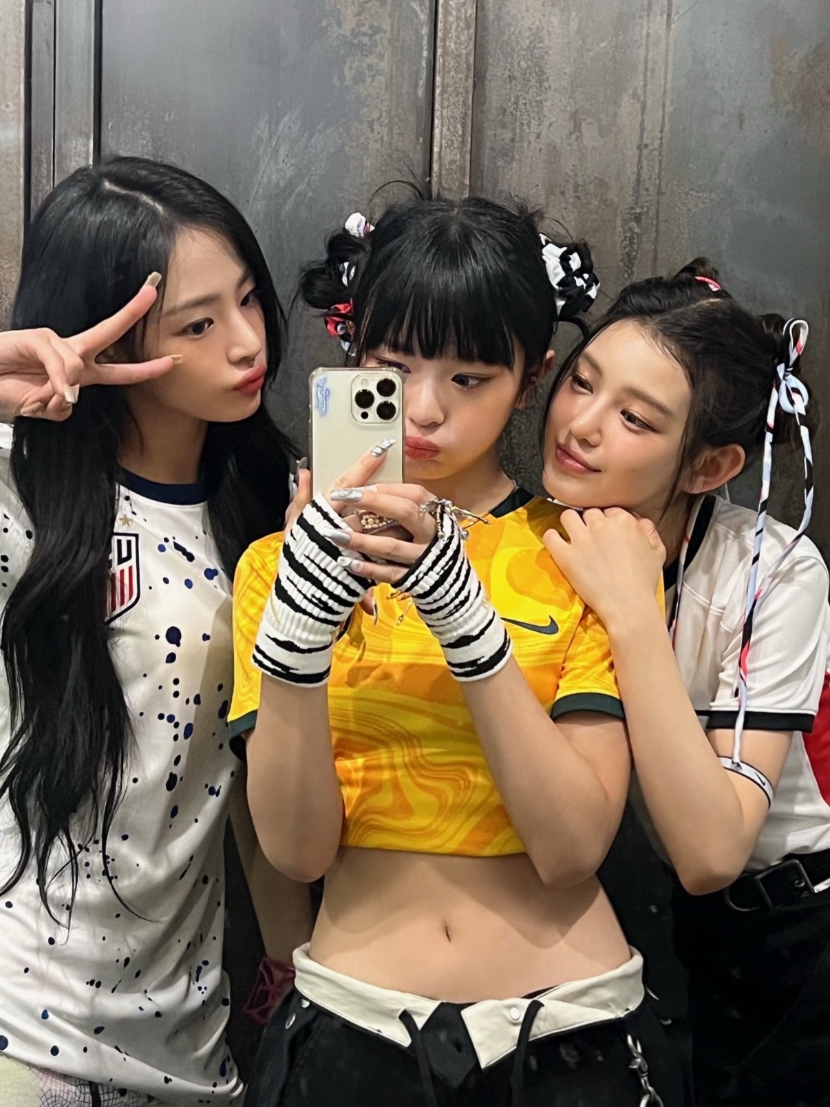 最惨的其实是 minji 吧？跟着 hanni 和 danielle 两个外国人