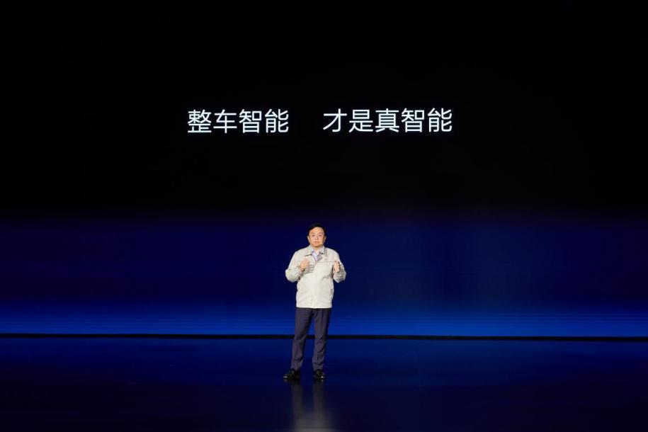 比亚迪智能化亮剑！昨天的2024比亚迪梦想日上，首发整车智能战略，可谓是大招连连