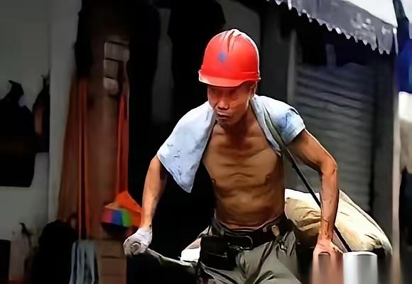 杭州这事儿，看得我心口发堵、脊背发凉。
就为了赖掉80块钱的两包烟，一个白领居然