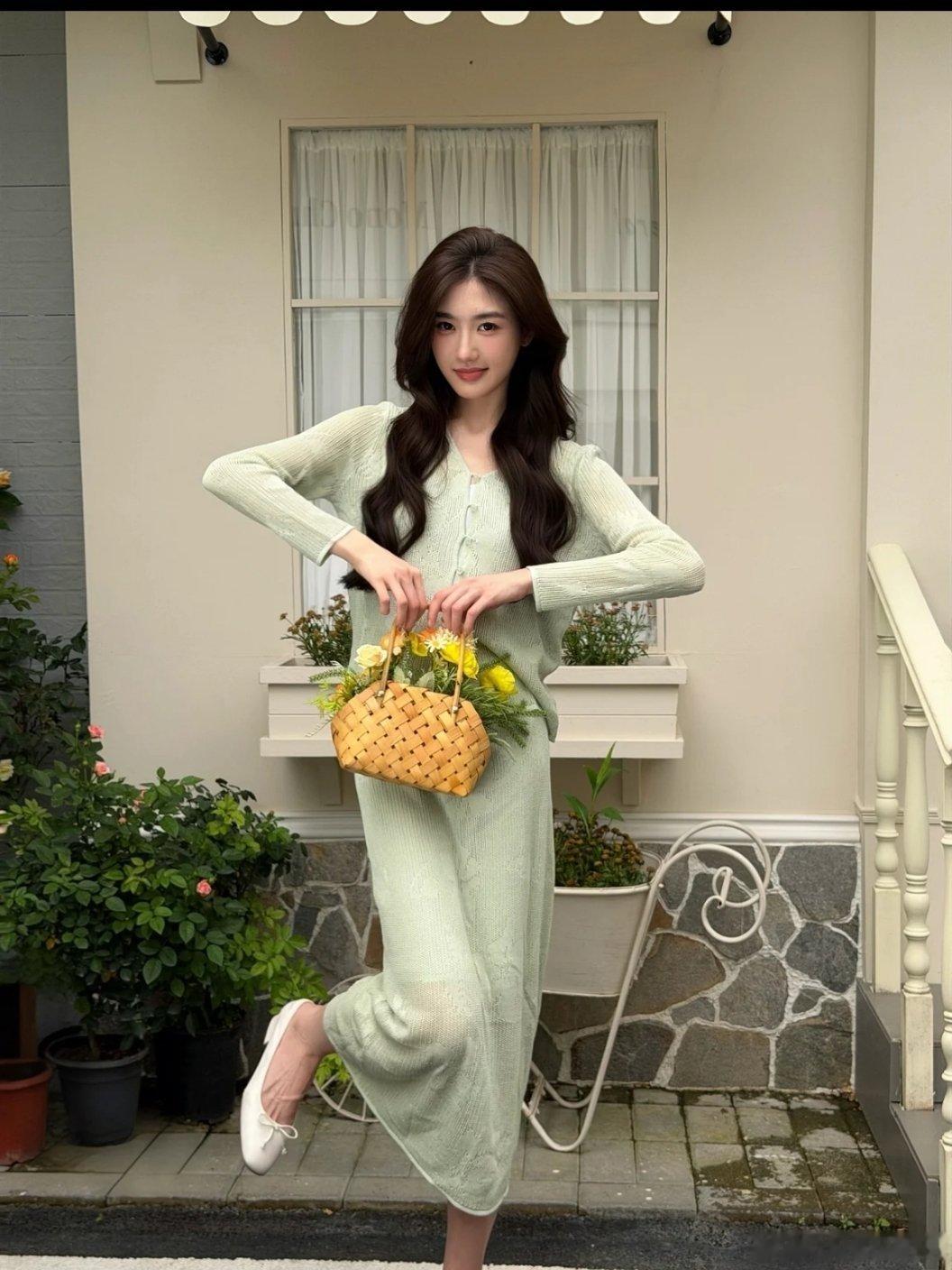 孙乐言看我们家的大美言青春气息扑面而来可爱又漂亮的女孩一枚～ 