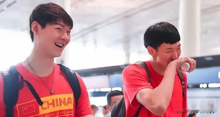 取得亚洲杯亚军后，现在很多球迷都在呼吁郭士强指导彻底抛弃周琦、王哲林、张镇麟和孙