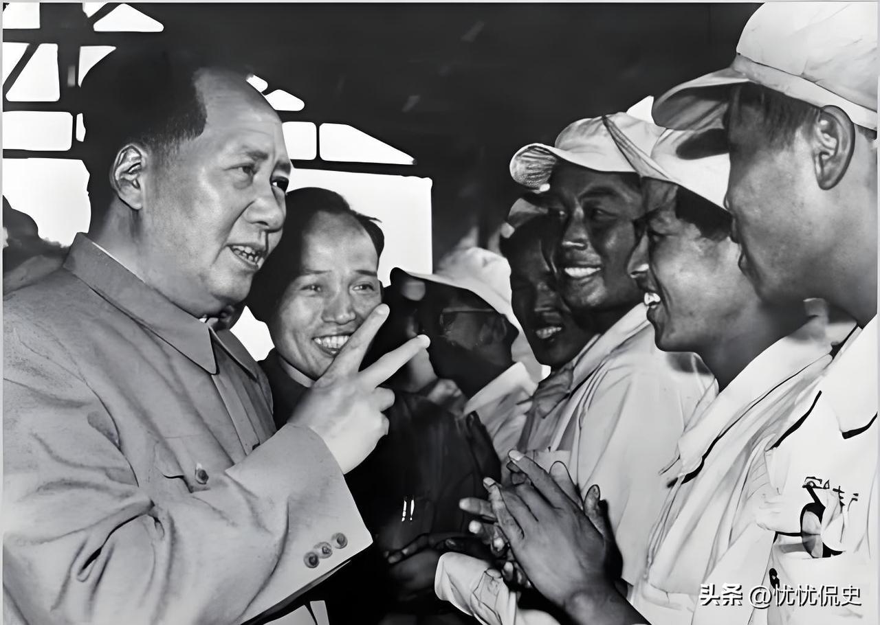 1955年毛主席的一段讲话迅速冲上热搜，短短一席话，藏着跨越七十余年的精准战略预