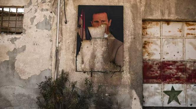 俄罗斯方面最新消息，巴沙尔已经放弃了重新杀回叙利亚。但是，巴沙尔的两名助手，号称