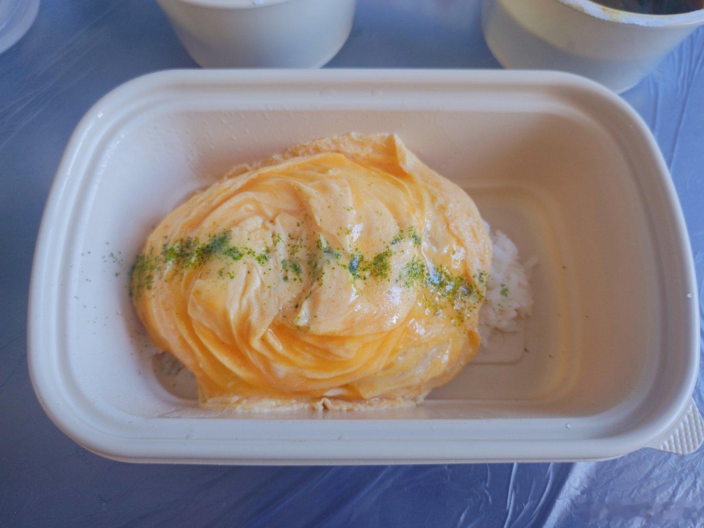 附近外卖的蛋包饭都干巴巴的，难得有一家能把蛋皮弄出湿润的感觉[干饭人][干饭人]