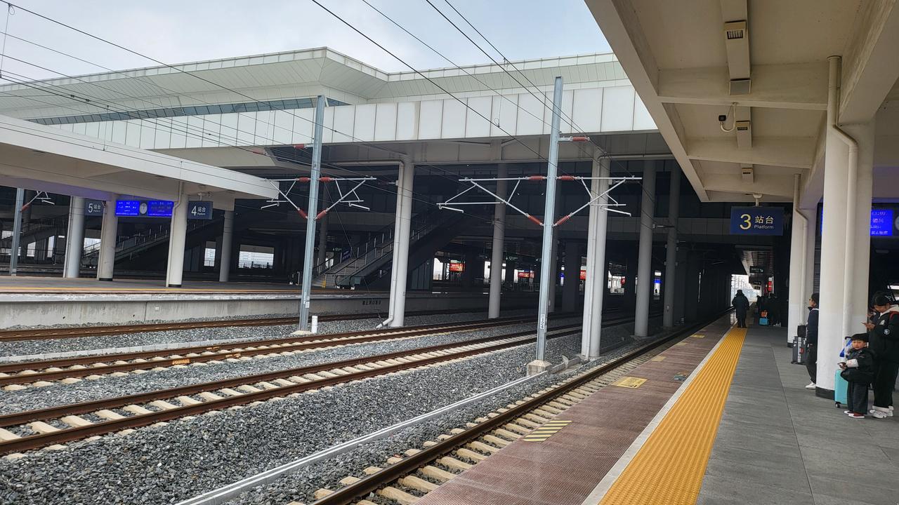 春运，绿皮火车一票难求的背后原因
 
春运期间，绿皮火车开售即秒空、一票难求，是