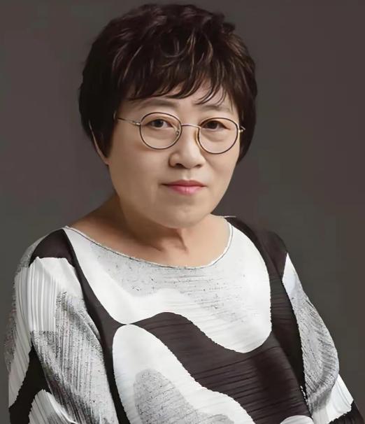性学专家李银河曾说：“ 如果你已经50岁，那么你离退休只有10年，离死越来越近；