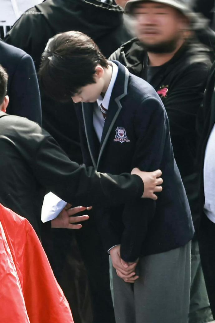 陈思罕发语音听陈思罕语音感觉就像在听小朋友碎碎念，认真澄清自己没有哭，着急的情绪