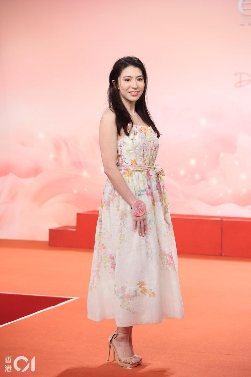《2025香港小姐竞选》共有14位入围佳丽，其中被封为「翻版张柏芝」的施宇琪（A