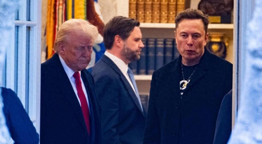 2025年年底，美媒曝光：特朗普和马斯克从决裂到和解，中间的关键人物，竟然是他！