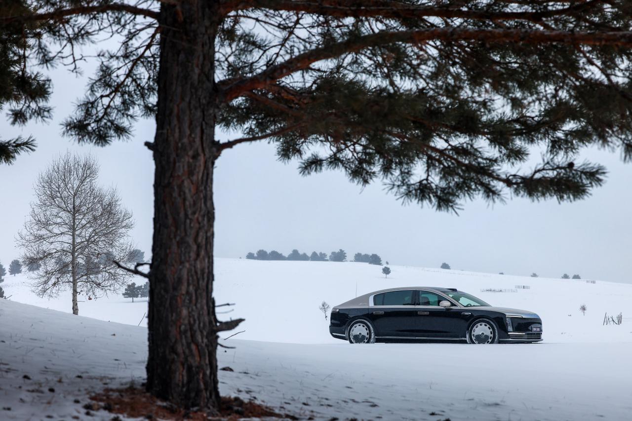 谁说豪车只看面子？里子的温度才是真功夫
冬季用车最能考验一个品牌的底蕴，尊界S8