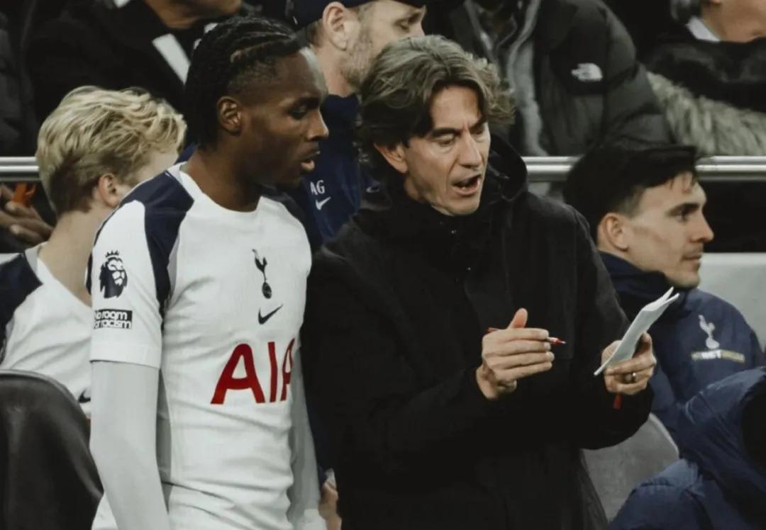 热刺主帅弗兰克确认，他不想在一月份放走前锋特尔。弗兰克说：“我们没有任何再让球员