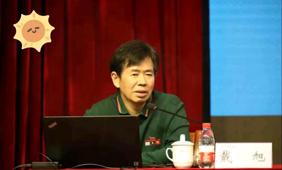 这回算是彻底踢到钢板上了，看着那几十万涌进戴旭直播间的在线人数，某些曾经“高高在