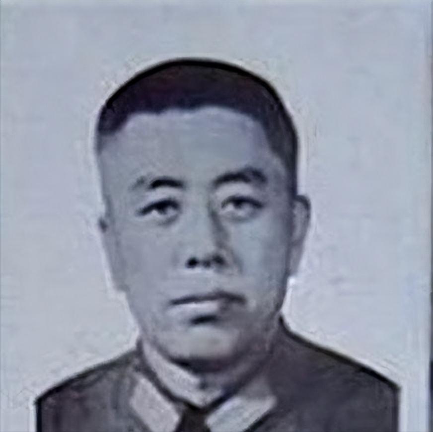 1979年，副师长赵连玉从越南战场返回祖国的途中，不幸被狙杀，搜查后，竟发现这个