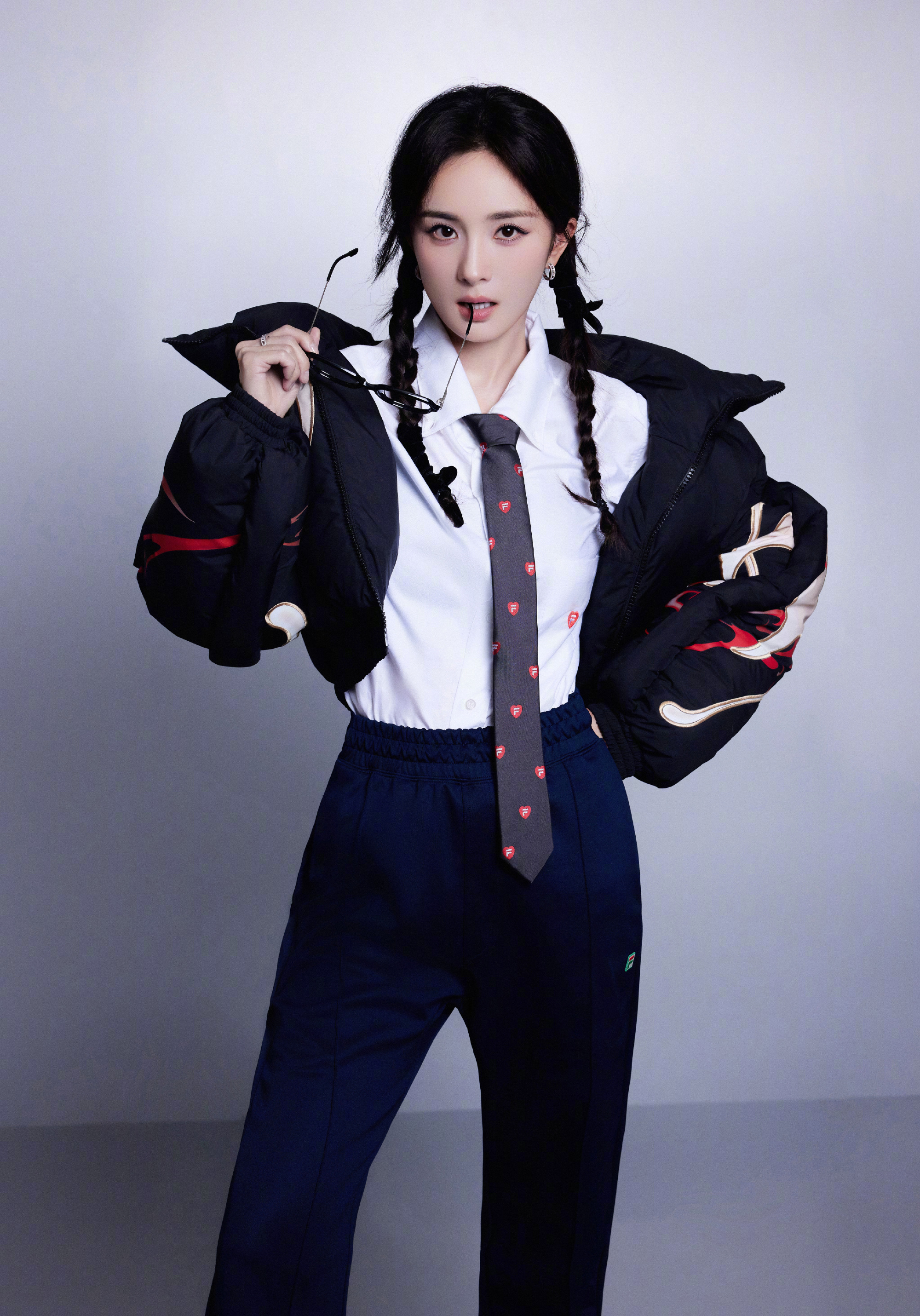 #杨幂力量感机车造型# 杨幂把穿搭技能点点满了说是，姐姐的腰，夺命的刀#杨幂拳击