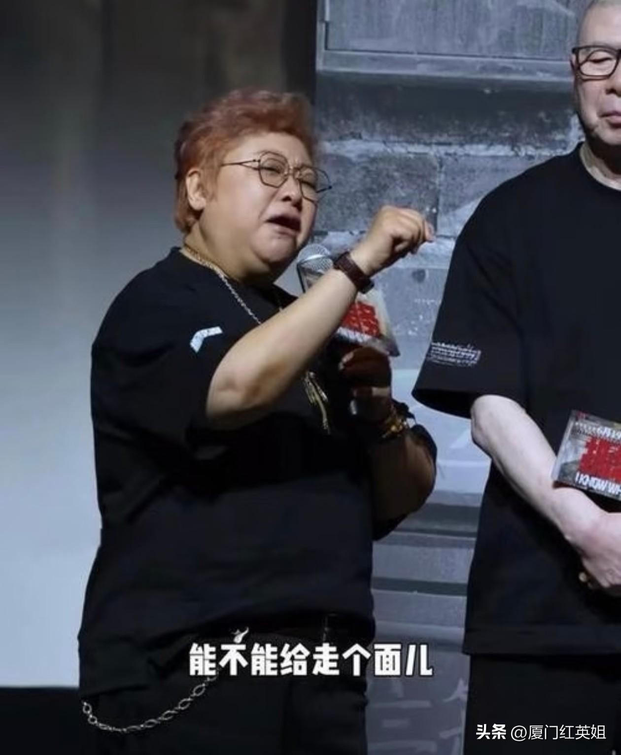 导演冯小刚没想到自己的新片《抓特务》上映数日票房仅6000余万元，更没想到，歌星