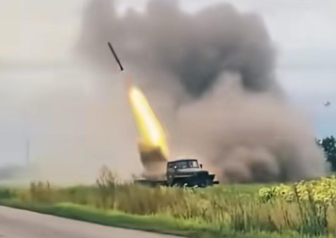 中东这边还在疯狂上演互轰游戏。而周边的海湾国家却受不了了，但没办法呀！都指望着美