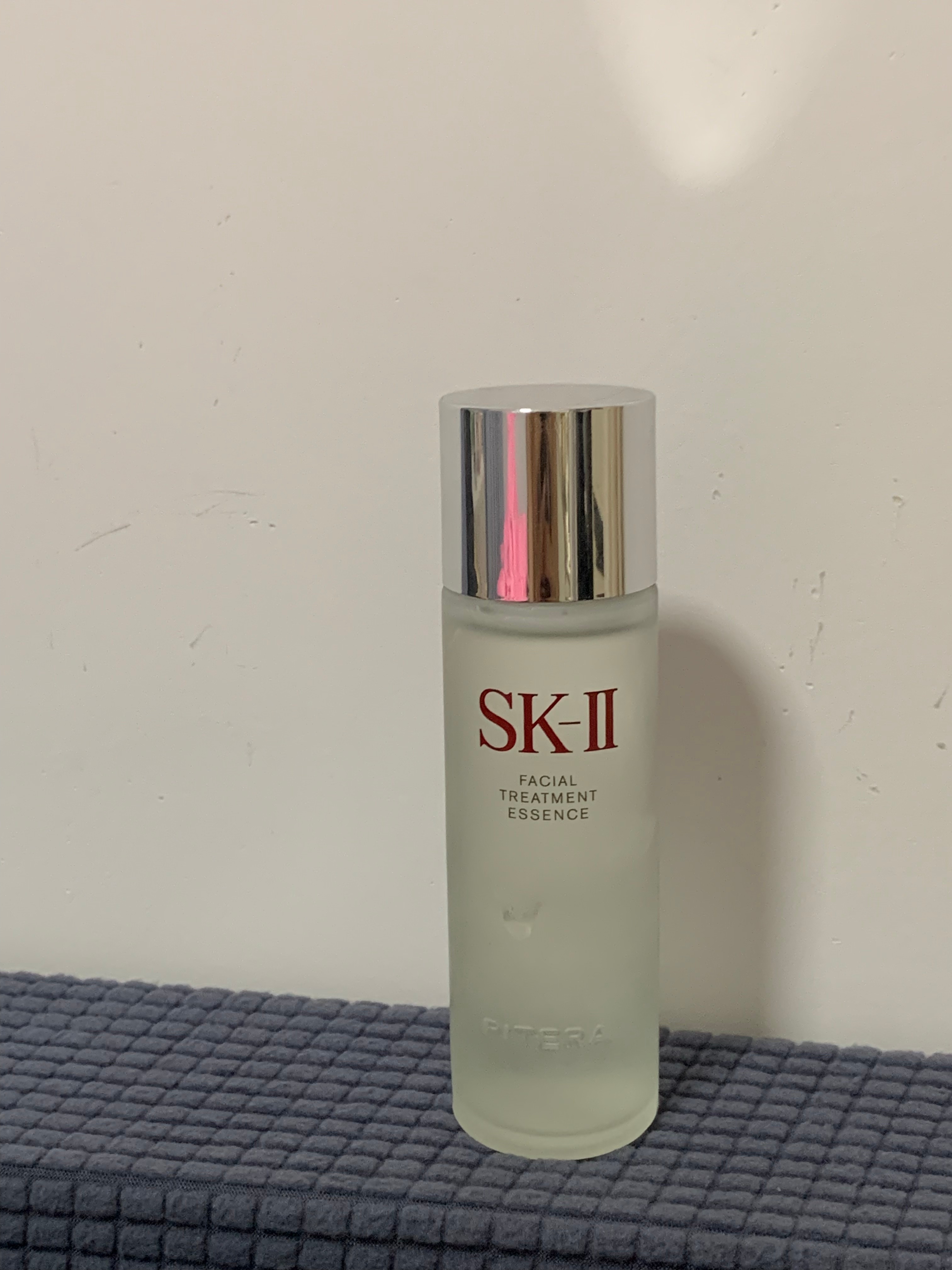 Sk2神仙水是我外出过夜必须带上的东西，用了一段时间控油和细腻皮肤的效果都挺明显