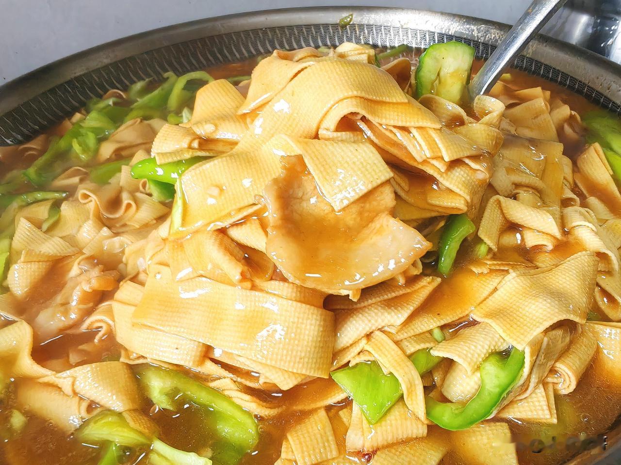 东北菜必吃排行榜，最后一个你肯定没吃过！
第一名：尖椒干豆腐
第二名：锅包肉
第