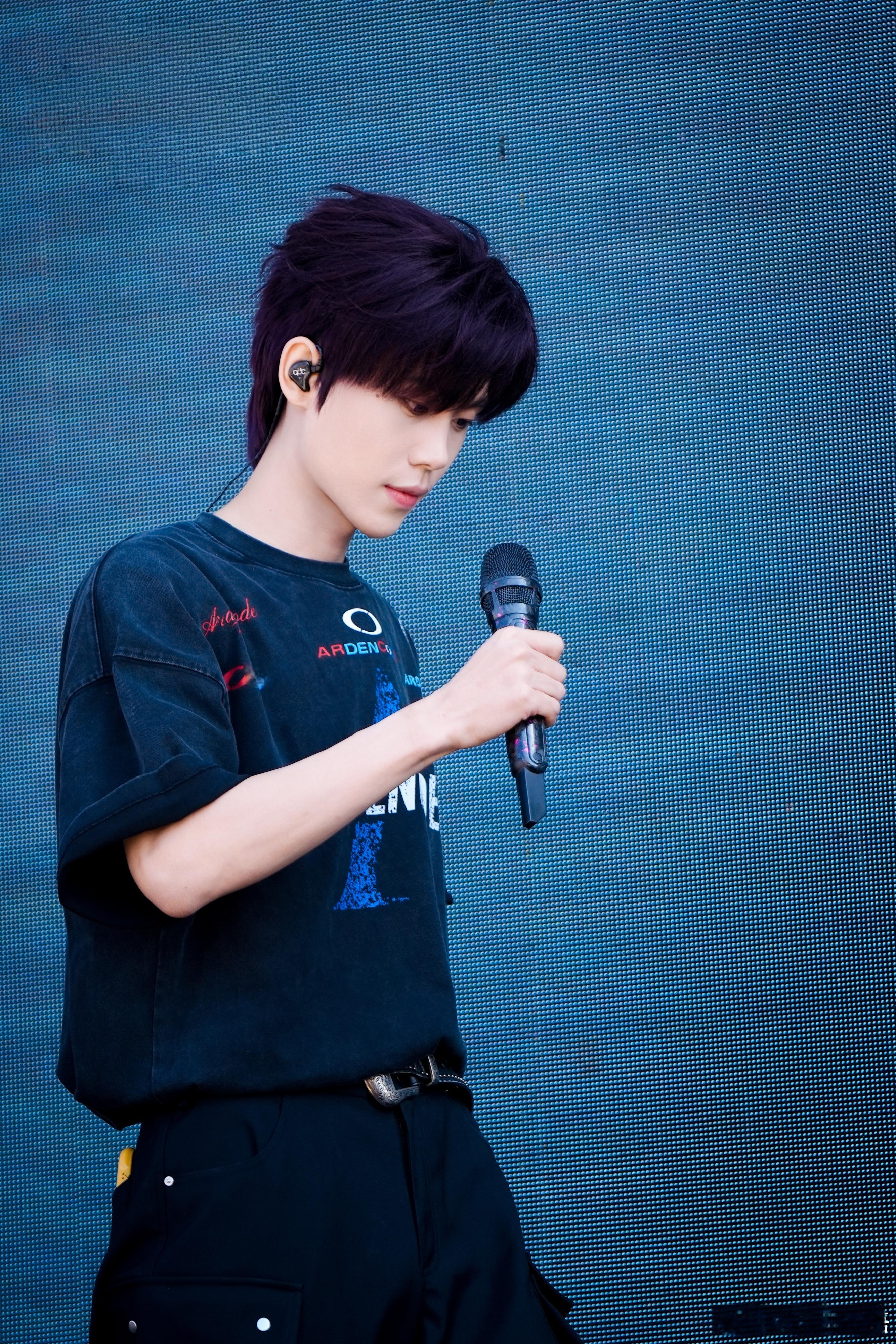 从Livehouse到万人体育馆，每一步都是追光的印记，是实力的证明，更是全新的