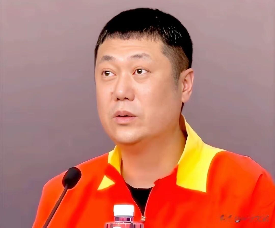 网上有文章说蔡斌与赵勇两人都是庸才，因为他俩执教的中国女排都没有拿到直通奥运会的