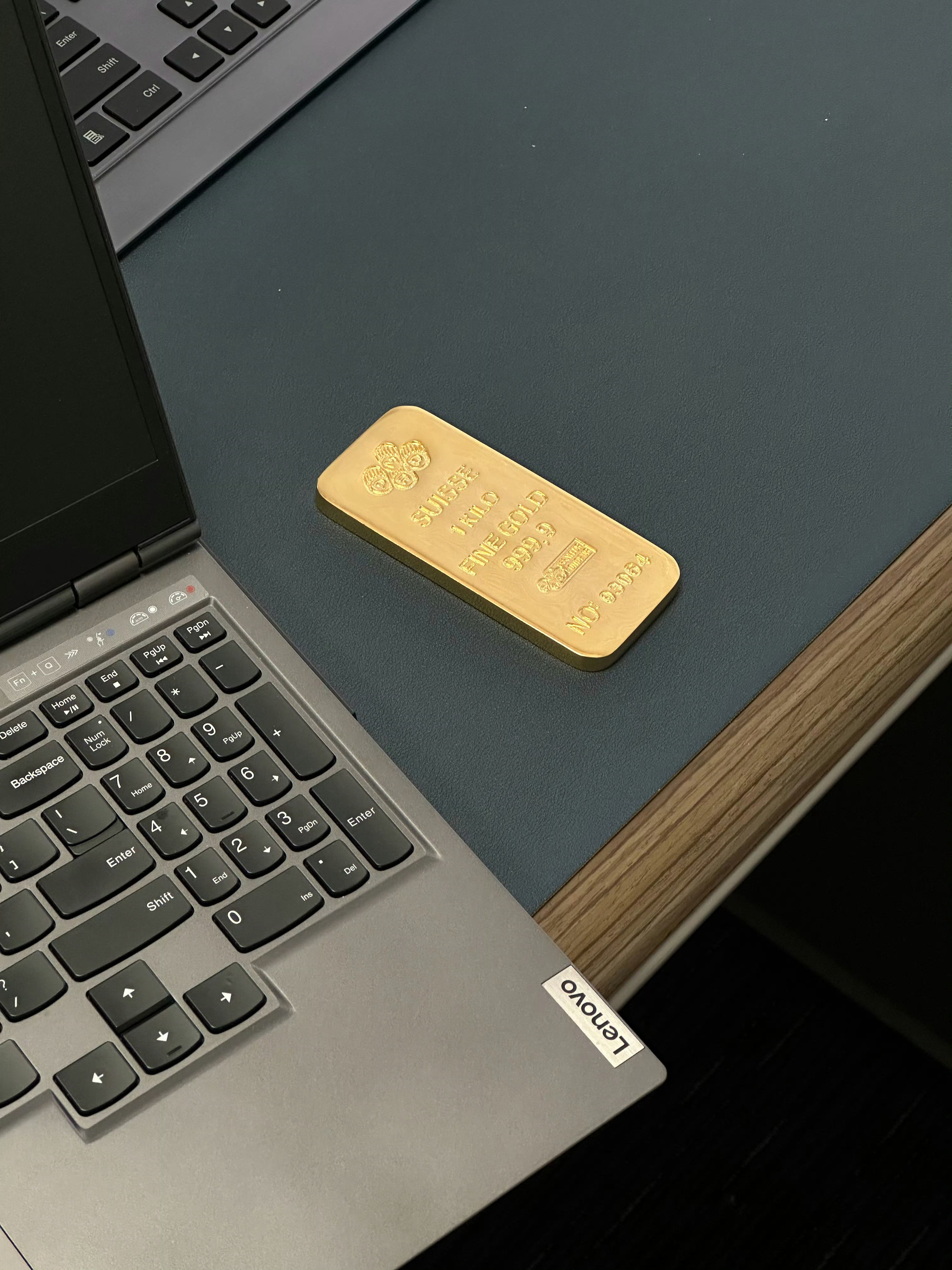 男子卖金条借朋友14万要求还30万这个要看当时借据是怎么写的吧？如果写明借的是黄