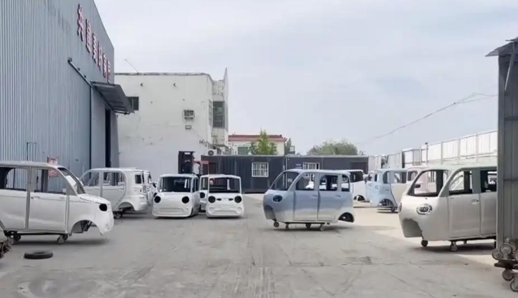 刚刷到这条新闻，想想都后怕。网上居然有人公开卖那种自己攒出来的“手工车”，车壳、