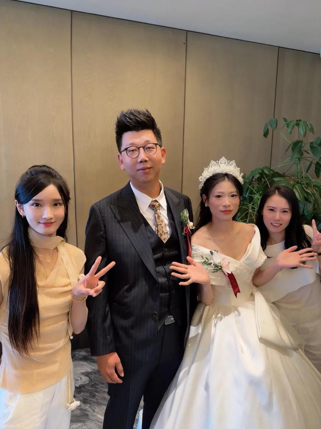 中国马拉松新生代王牌战队，强势成型！
 
随着张德顺婚礼落幕，她的丈夫董维鹏彻底