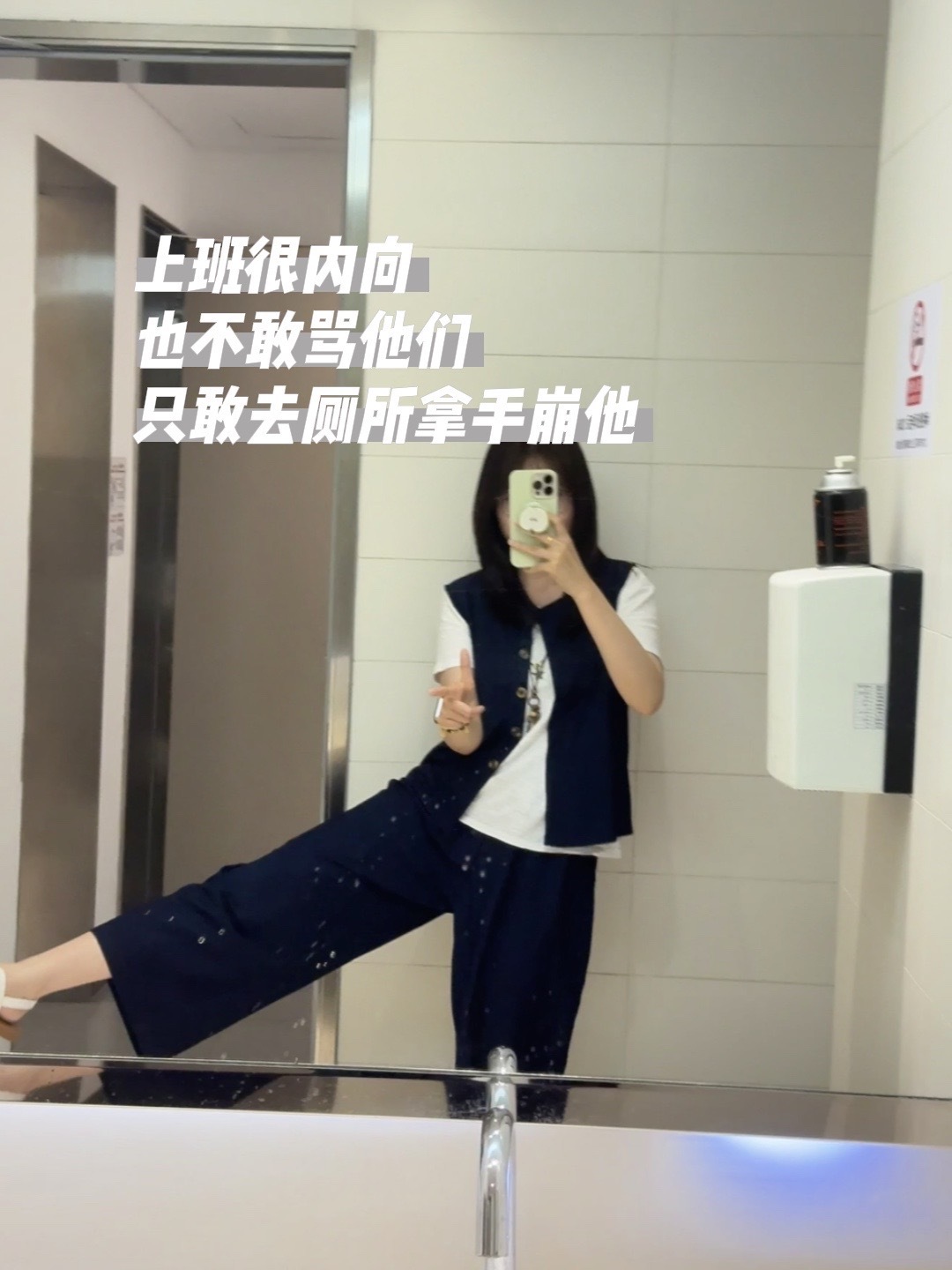 遇事多了  人也疯了 感觉越来越好熬夜多了  人也傻了 心情越来越好 ​​​