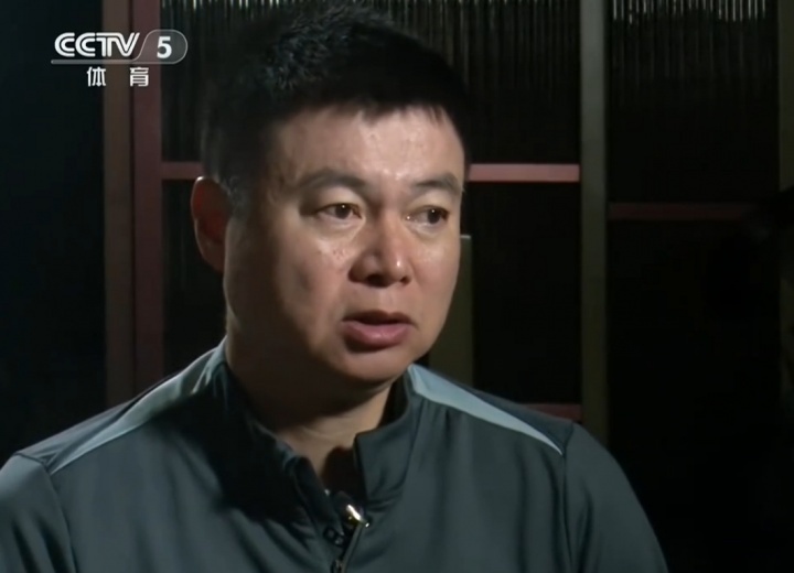 于根伟回顾津门虎保级路大连英博vs天津津门虎 在央视《足球之夜》的专题采访中，天