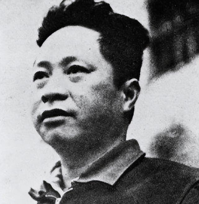 南昌起义后，他失联十年，找到新四军时，叶挺：你地位太高咋安排
 
这人不是别人，