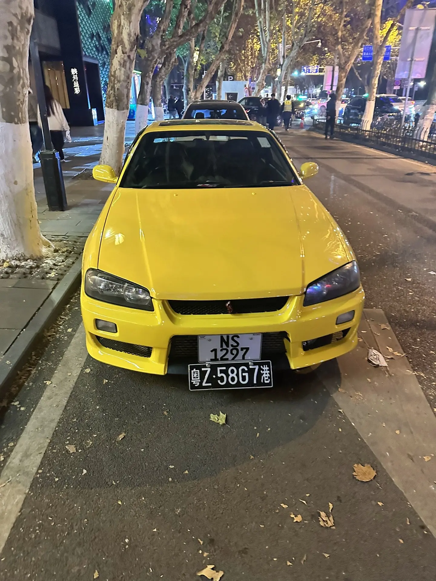HK港车北上来到了武汉经典永不过时