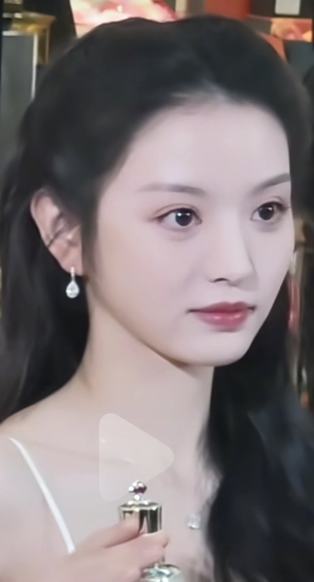 田曦薇鞠婧祎对比就让刘海消失的我们 