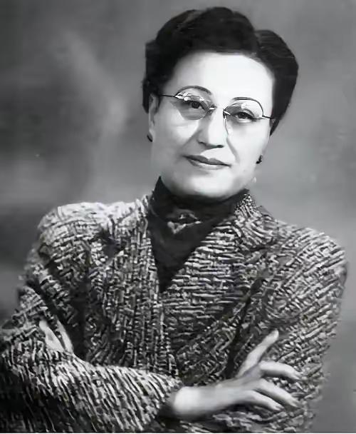 婚后，陈洁如陪蒋介石回老家探亲。蒋的原配毛福梅委托她做一件事，没想到陈洁如真的做